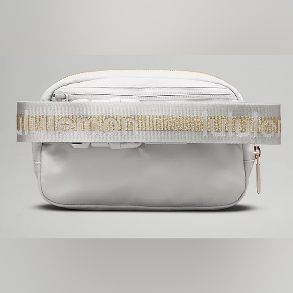 Lululemon Everywhere Belt Bag Vapor/ Gold/White NWT O/S - Picture 2 of 4